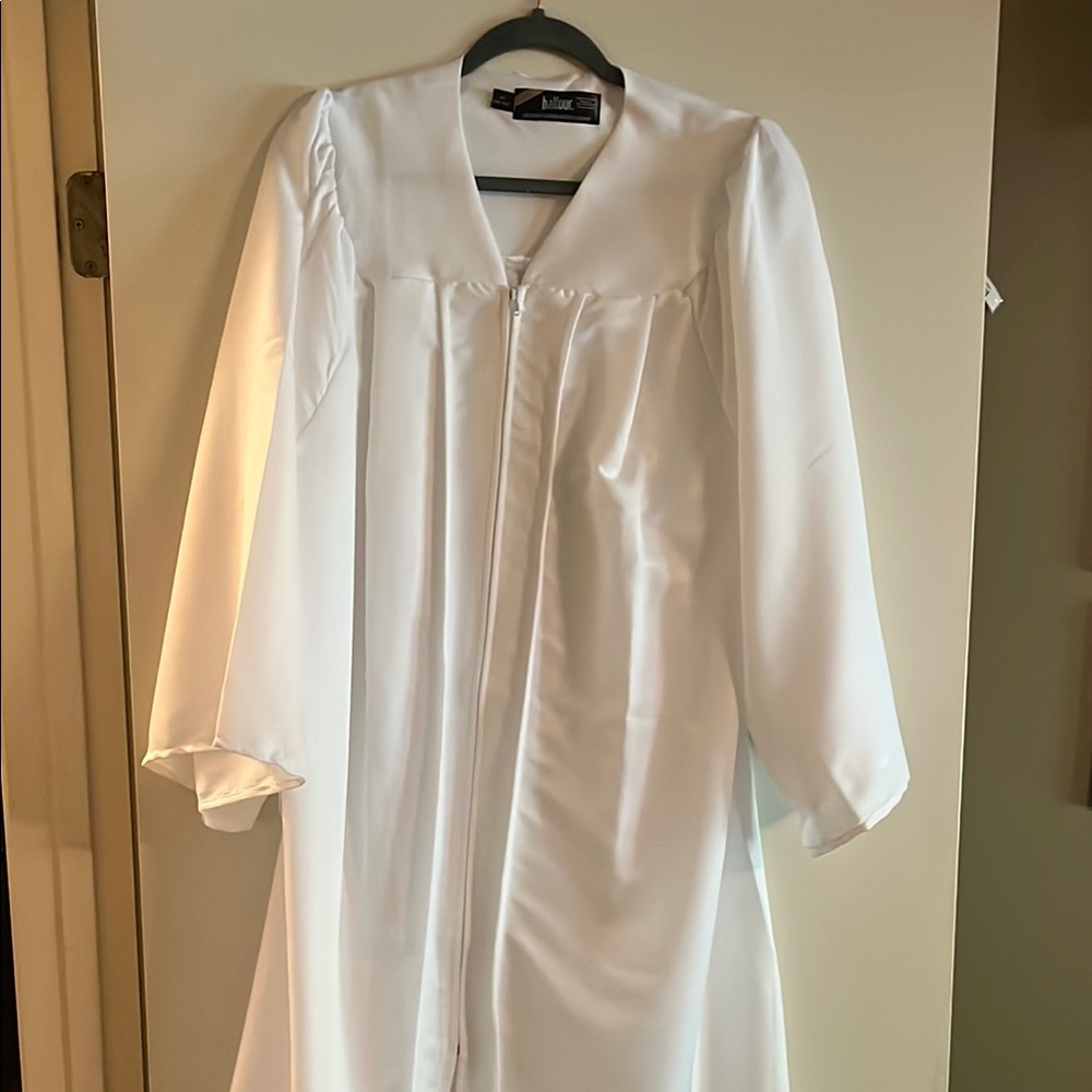 Graduation- Elegant White Academic Robe with Flowing Sleeves